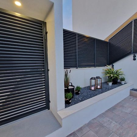 Apartman Marcelina 1 With Private Pool Trogir Zewnętrze zdjęcie