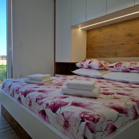 Apartman Marcelina 1 With Private Pool Trogir Zewnętrze zdjęcie
