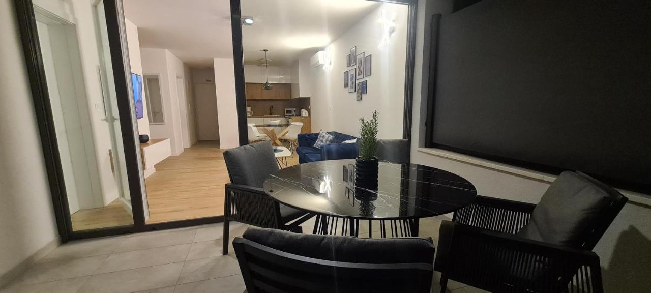 Apartman Marcelina 1 With Private Pool Trogir Zewnętrze zdjęcie