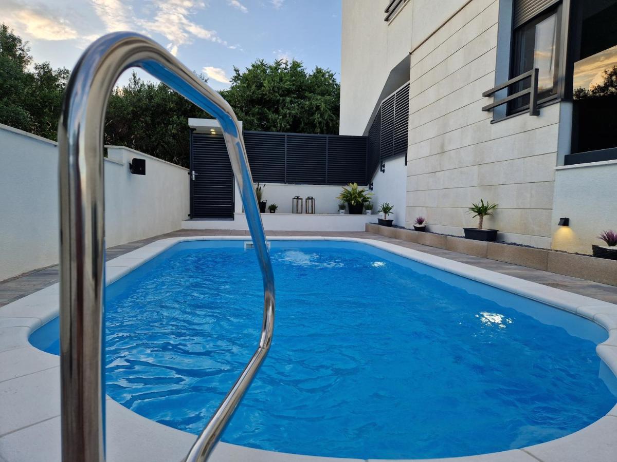 Apartman Marcelina 1 With Private Pool Trogir Zewnętrze zdjęcie