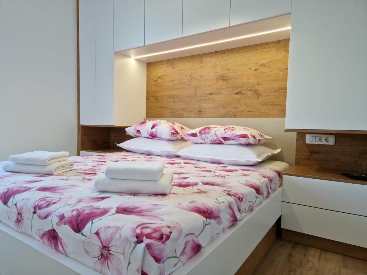 Apartman Marcelina 1 With Private Pool Trogir Zewnętrze zdjęcie